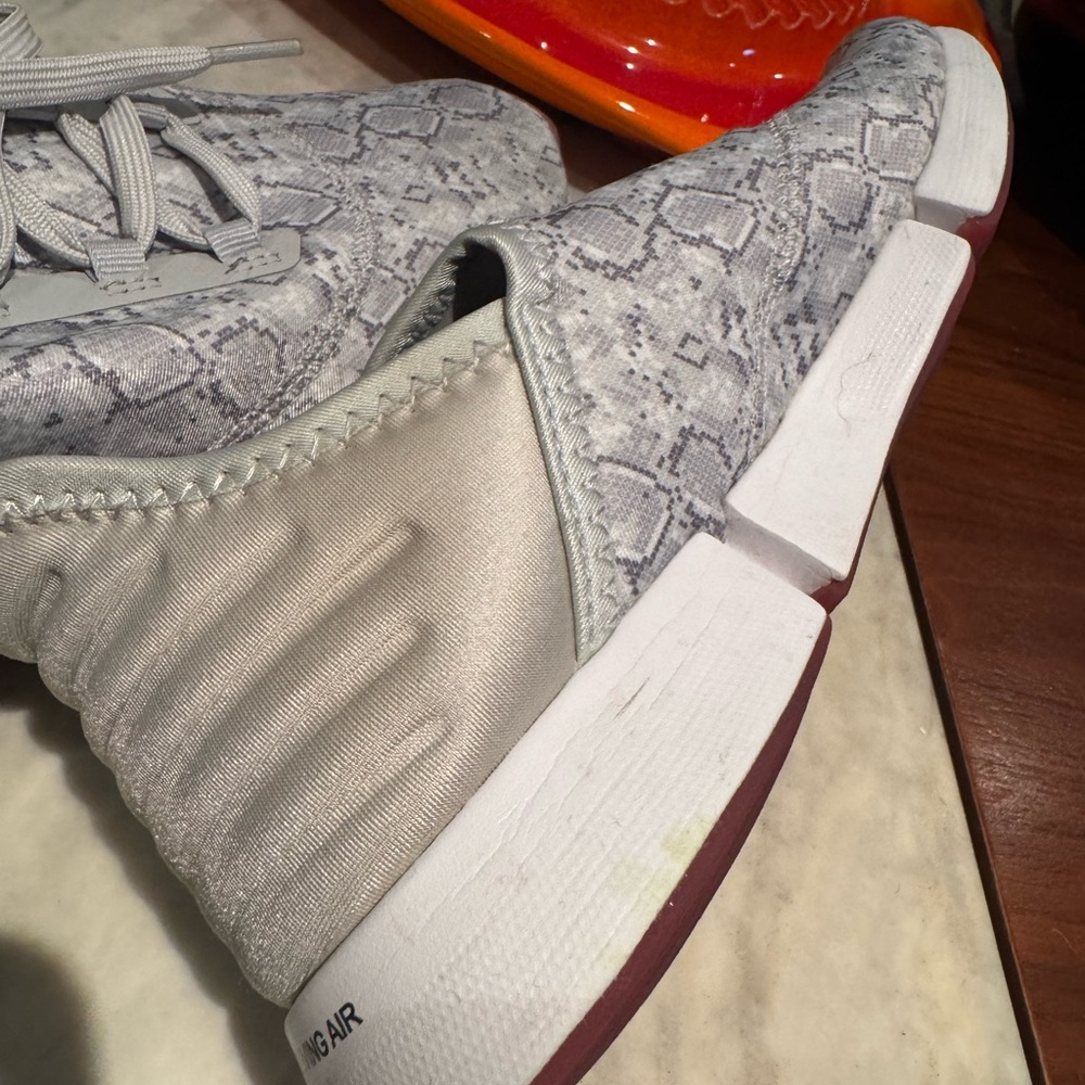 Reebox Gray Snakeskin Sneakers DMX Moving Air - Picture 8 of 9